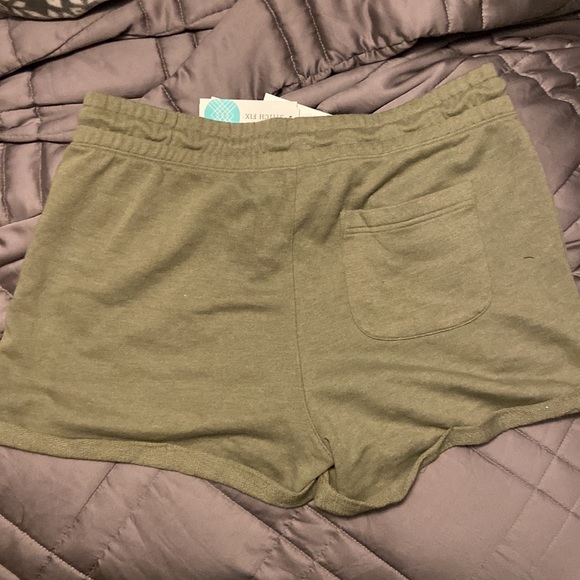 Threads 4 Thought XL NWT roll hem shorts - Picture 7 of 7